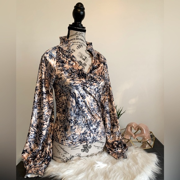 FREE PEOPLE Velvet Top - Picture 1 of 5